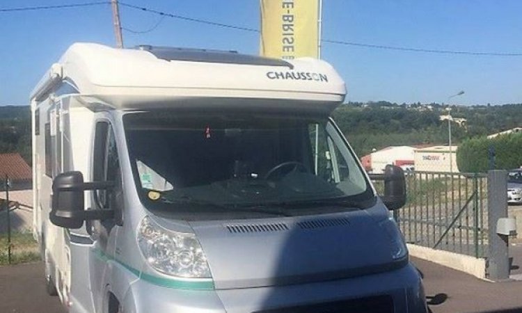 Remplacement d'un pare-brise sur un camping-car - Estrablin  - SOS PARE-BRISE+